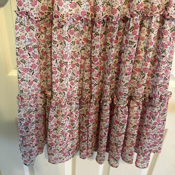 Gorgeous floral dress - Picture 3 of 5